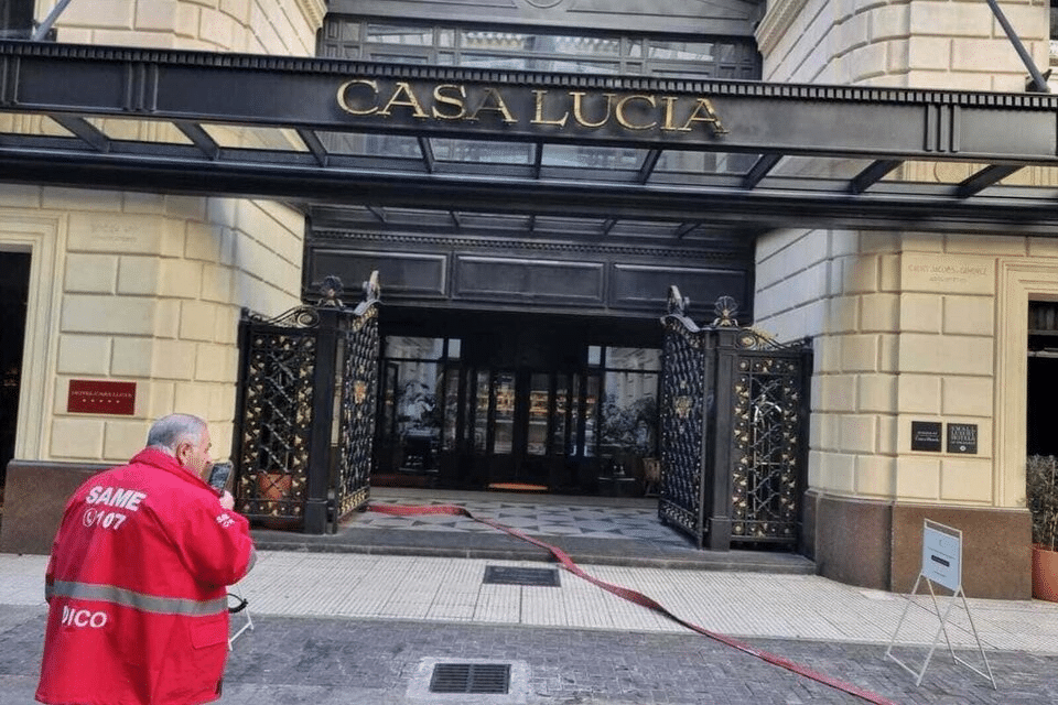 Incendio en el emblemático edificio Mihanovich en Recoleta: 13 intoxicados por monóxido de carbono