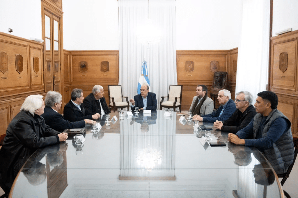 Francos recibió a gremios energéticos para desactivar el rechazo del sector al Impuesto a las Ganancias
