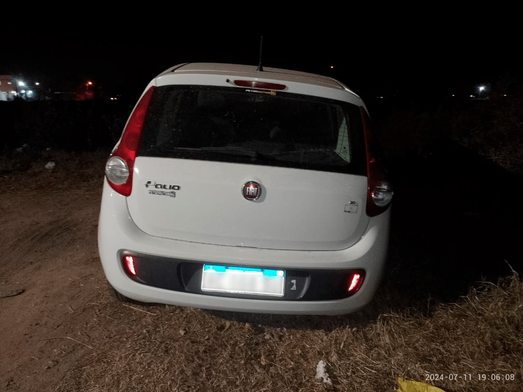 Barrio Moreno: sustrajeron dos ruedas de un automóvil frente a la Escuela Primaria N° 45