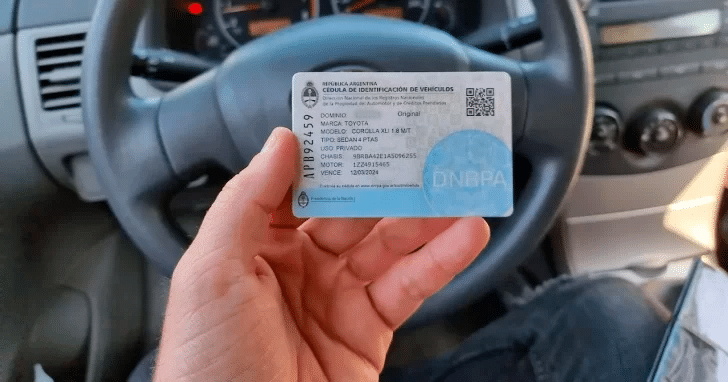Concesionarios advierten que eliminar la cédula azul es una mala idea que traerá "más problemas que soluciones"