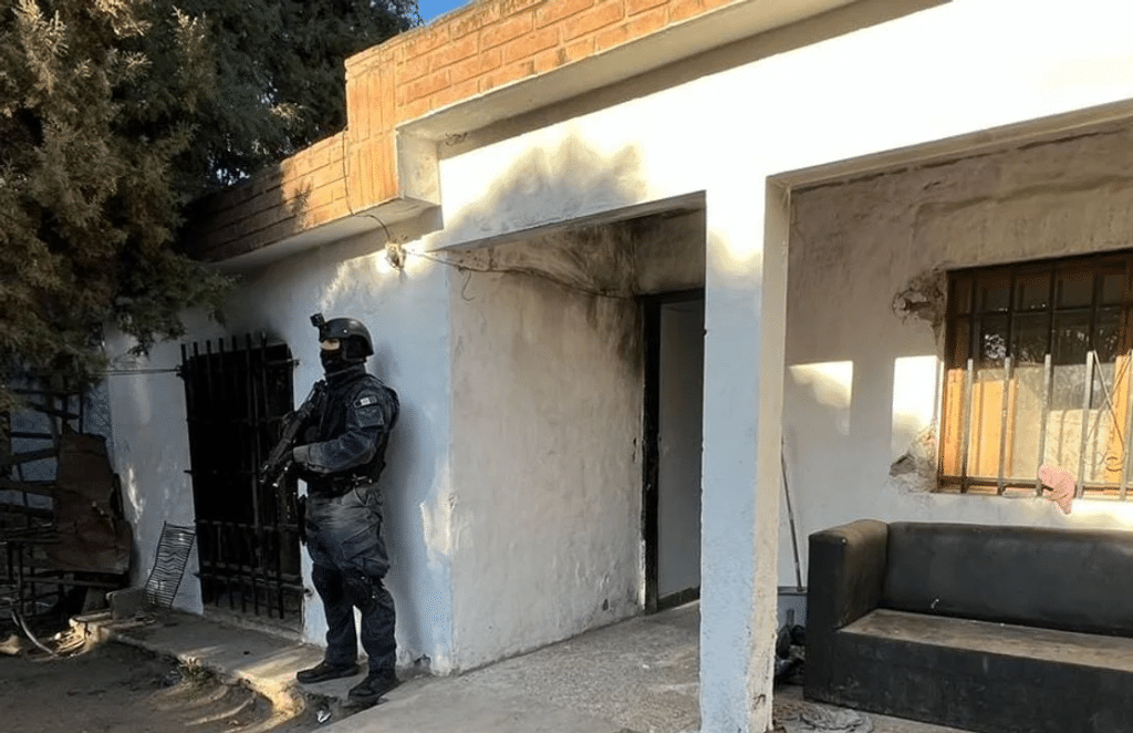 Detuvieron a una madre con su hija menor por la incautación de estupefacientes en Córdoba
