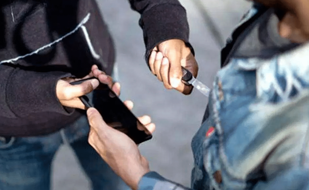 Un adolescente de 17 años sufrió heridas en el rostro, torso y tórax en violento robo: detienen al agresor