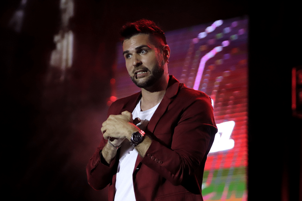 Juampi González presenta "soltero 2.0" en el teatro 