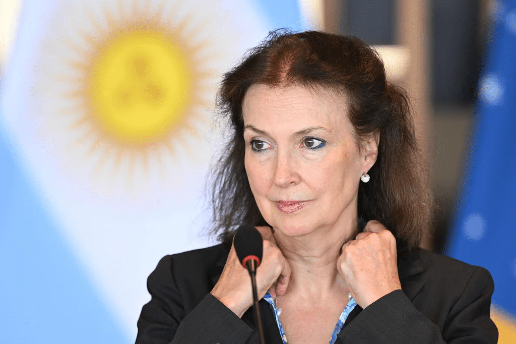 Mondino mantuvo una charla telefónica con su par de España para empezar a recomponer la relación entre ambos gobiernos