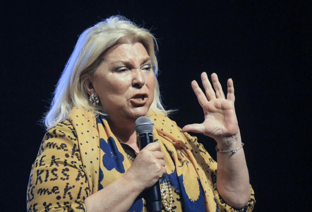 Carrió cruzó con ironía a Milei por vetar la reforma jubilatoria: "Vivan los ricos y mueran los viejos"