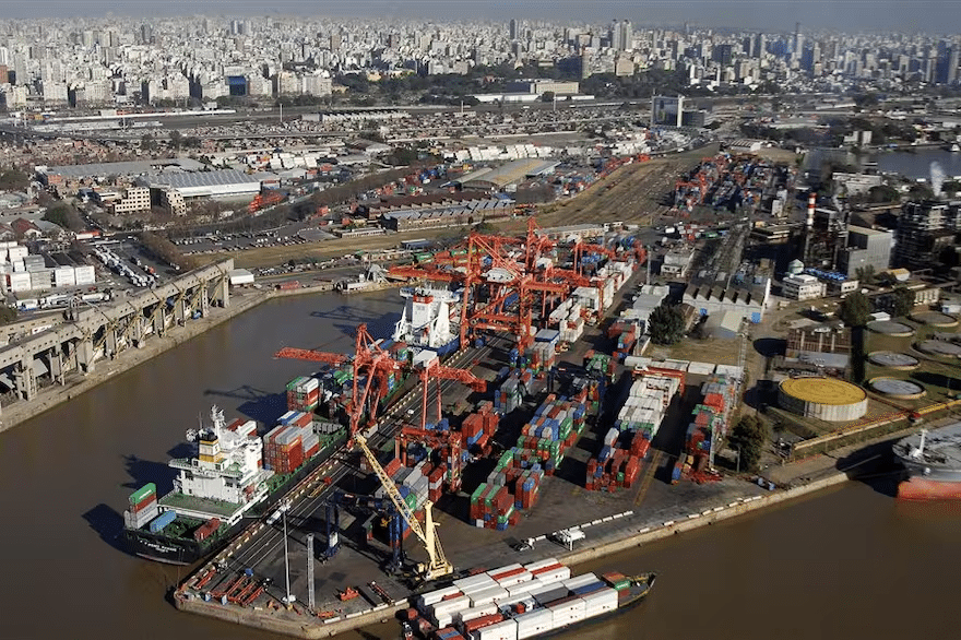 Paro de aceiteros: hay más de 10.000 camiones varados en los principales puertos de exportación