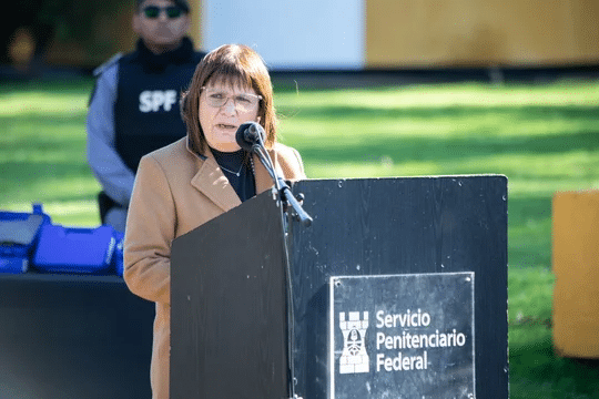 Bullrich entregó 10.800 armas para "reequipar" a las Fuerzas Federales