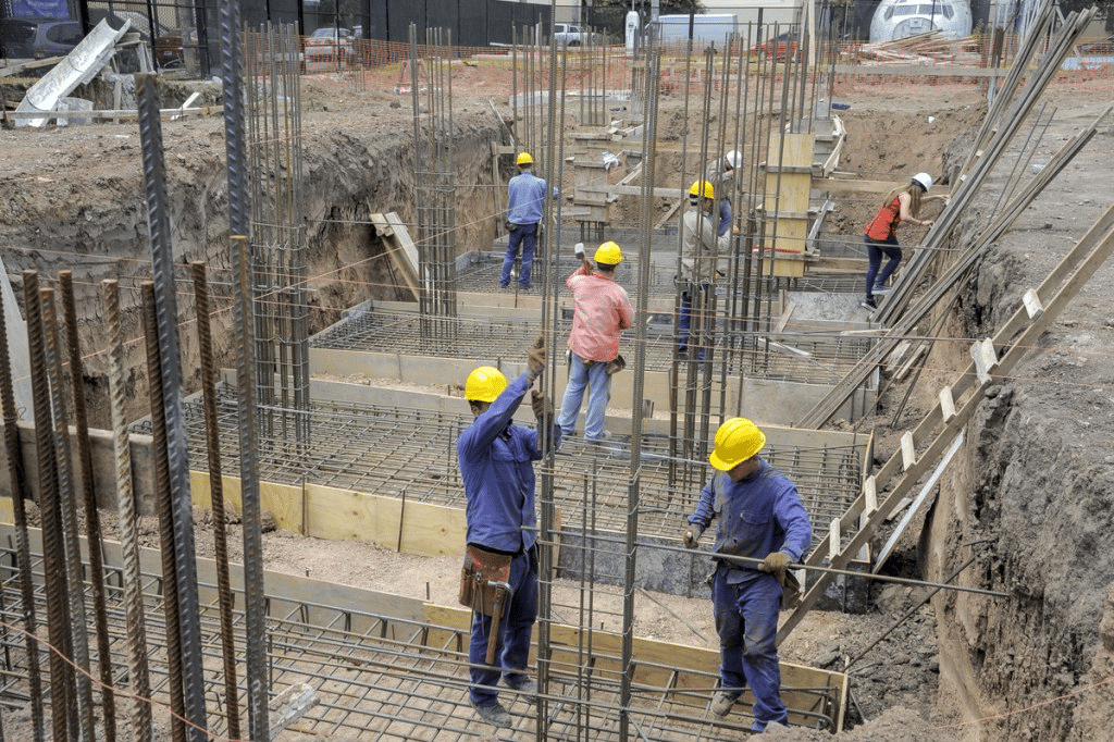 La recesión por ahora no tocó fondo: industria y construcción caen con fuerza