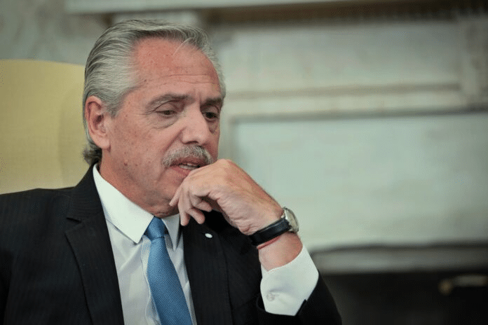 “Para no manchar los honores”: qué dice el texto de renuncia de Alberto Fernández al PJ