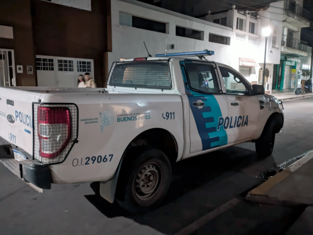 Ramallo: un automóvil colisionó contra un caballo que era llevado de tiro por un hombre
