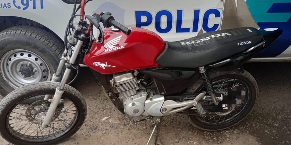 La policía recuperó una moto que le robaron a un repartidor frente al parque San Martín