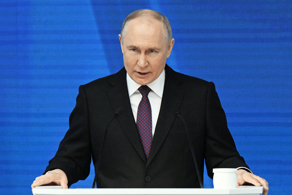 Putin sugiere limitar las exportaciones de uranio, titanio, níquel y otras materias primas provenientes de Rusia
