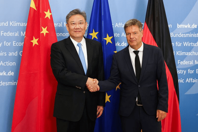 Aranceles a vehículos eléctricos perjudicarán a Alemania y China, según el ministro de Comercio de Pekín
